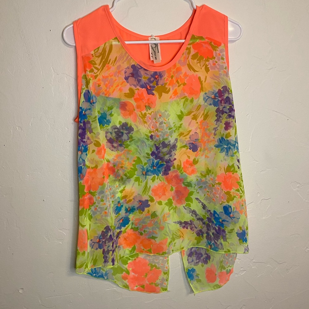 Floral sleeveless top in large